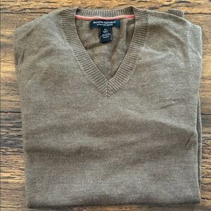 Banana Republic Men's V-Neck Sweater in Rich Brown